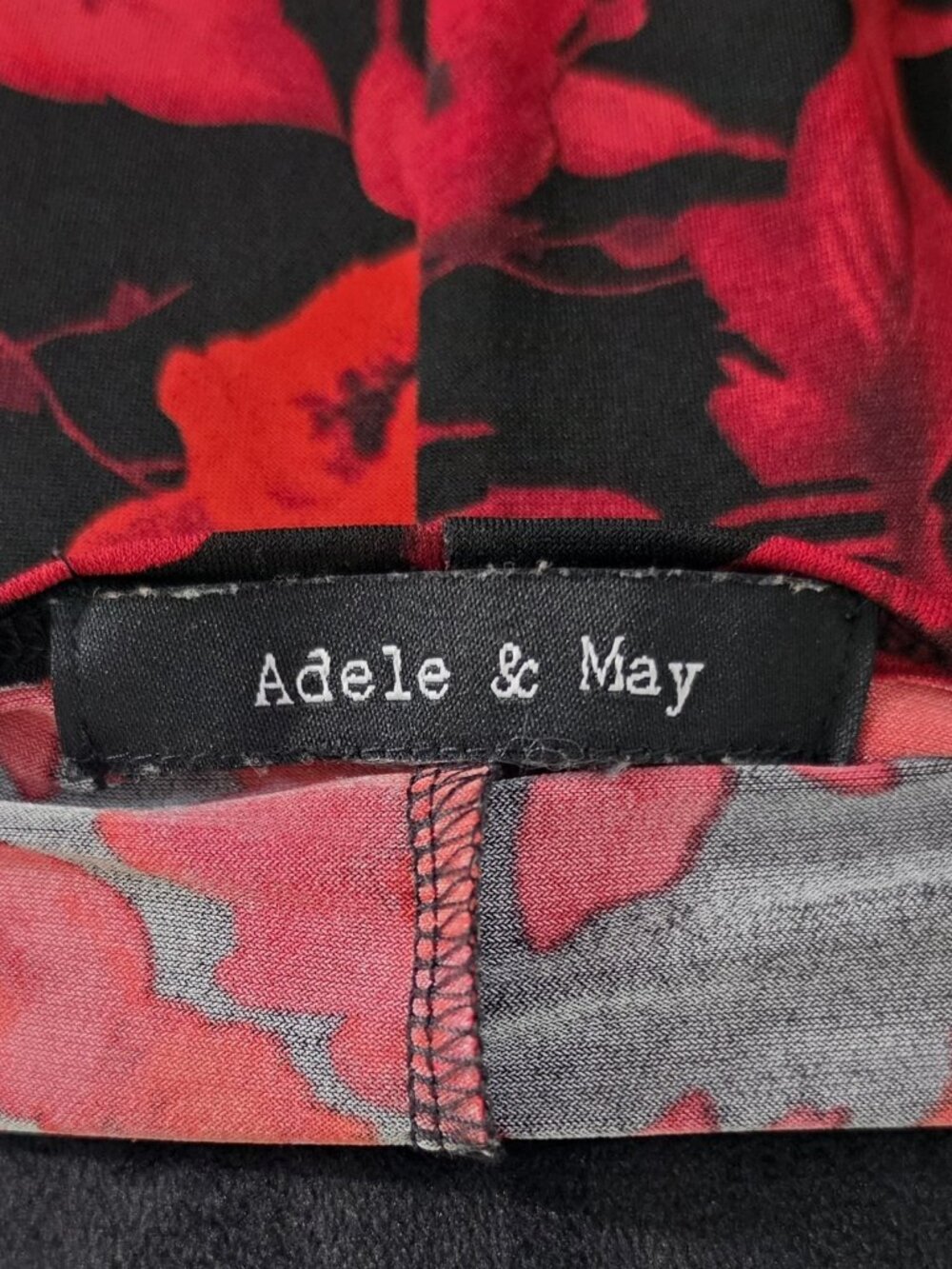 Adele & May Red/Black Floral Scoop Neck Short Sleeve Grommet Top Size M - Picture 2 of 5